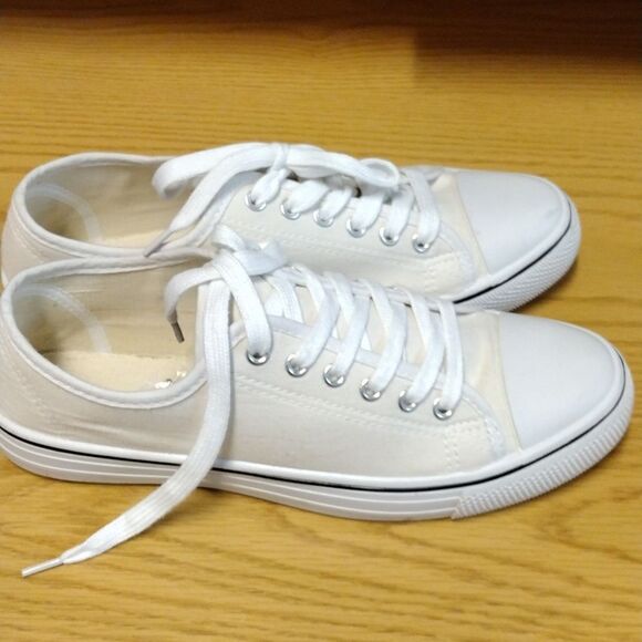 White sneakers - Picture 1 of 5